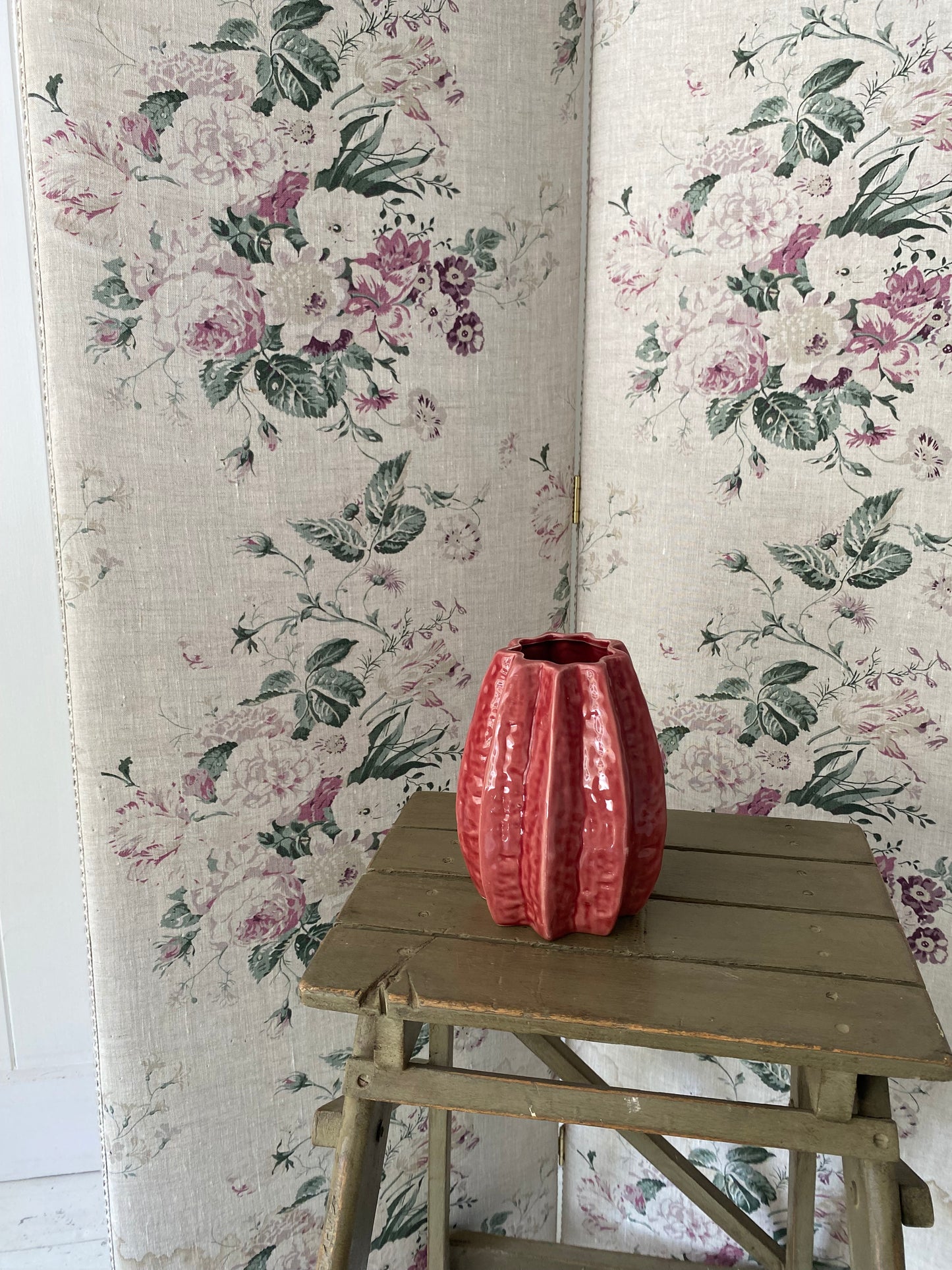Large Textured Berry Ceramic - including a posy of flowers