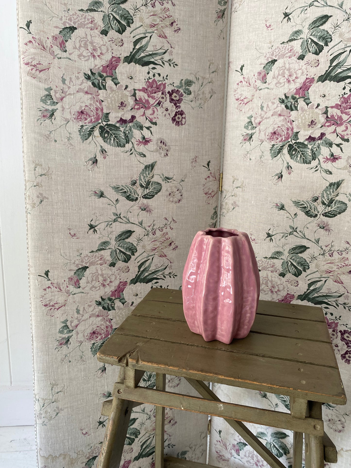 Large Textured Dusky Pink Ceramic - including a posy of flowers