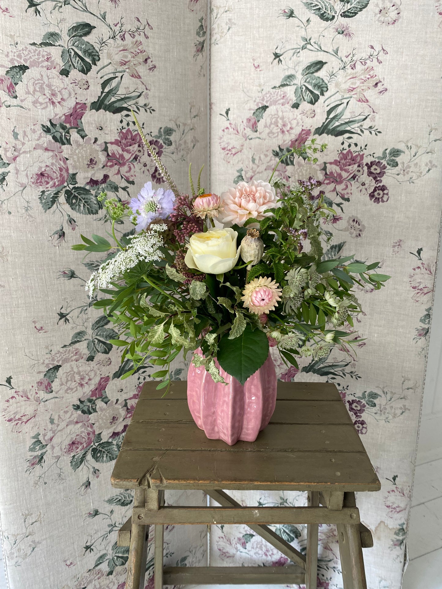 Large Textured Dusky Pink Ceramic - including a posy of flowers
