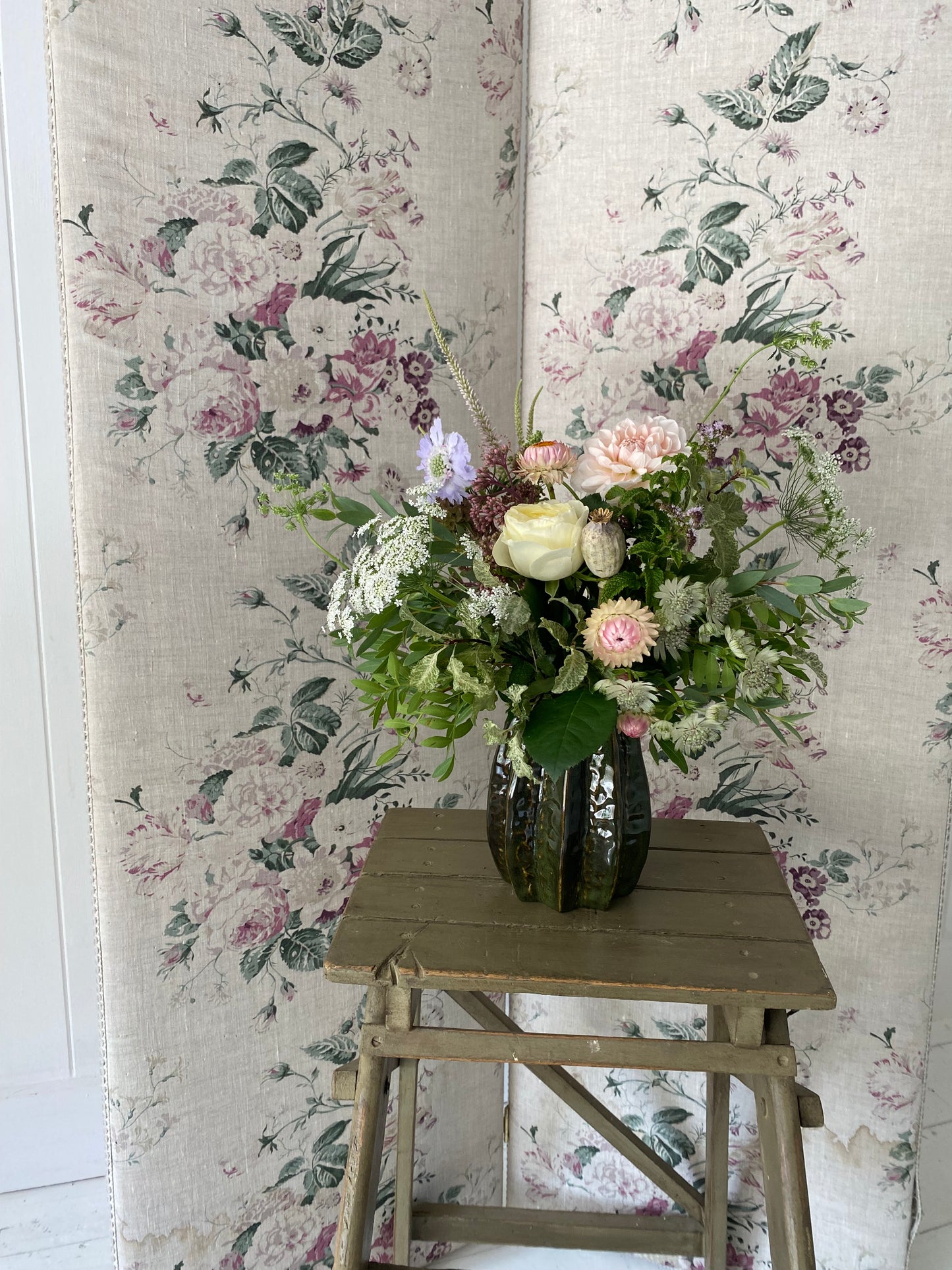 Large Textured Moss Ceramic - including a posy of flowers
