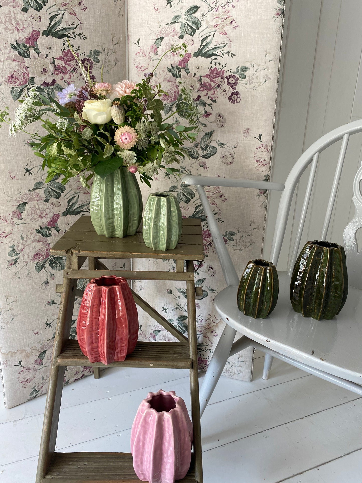 Large Textured Moss Ceramic - including a posy of flowers