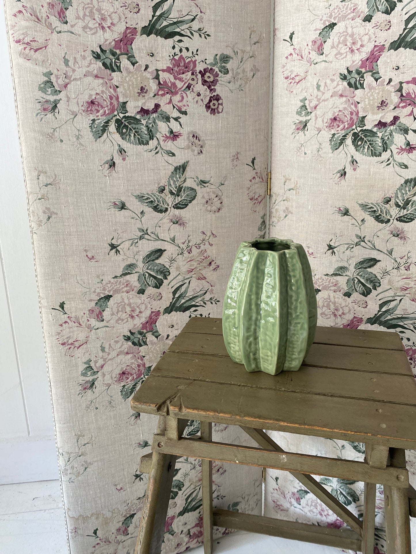 Large Textured Sage Ceramic - including a posy of flowers