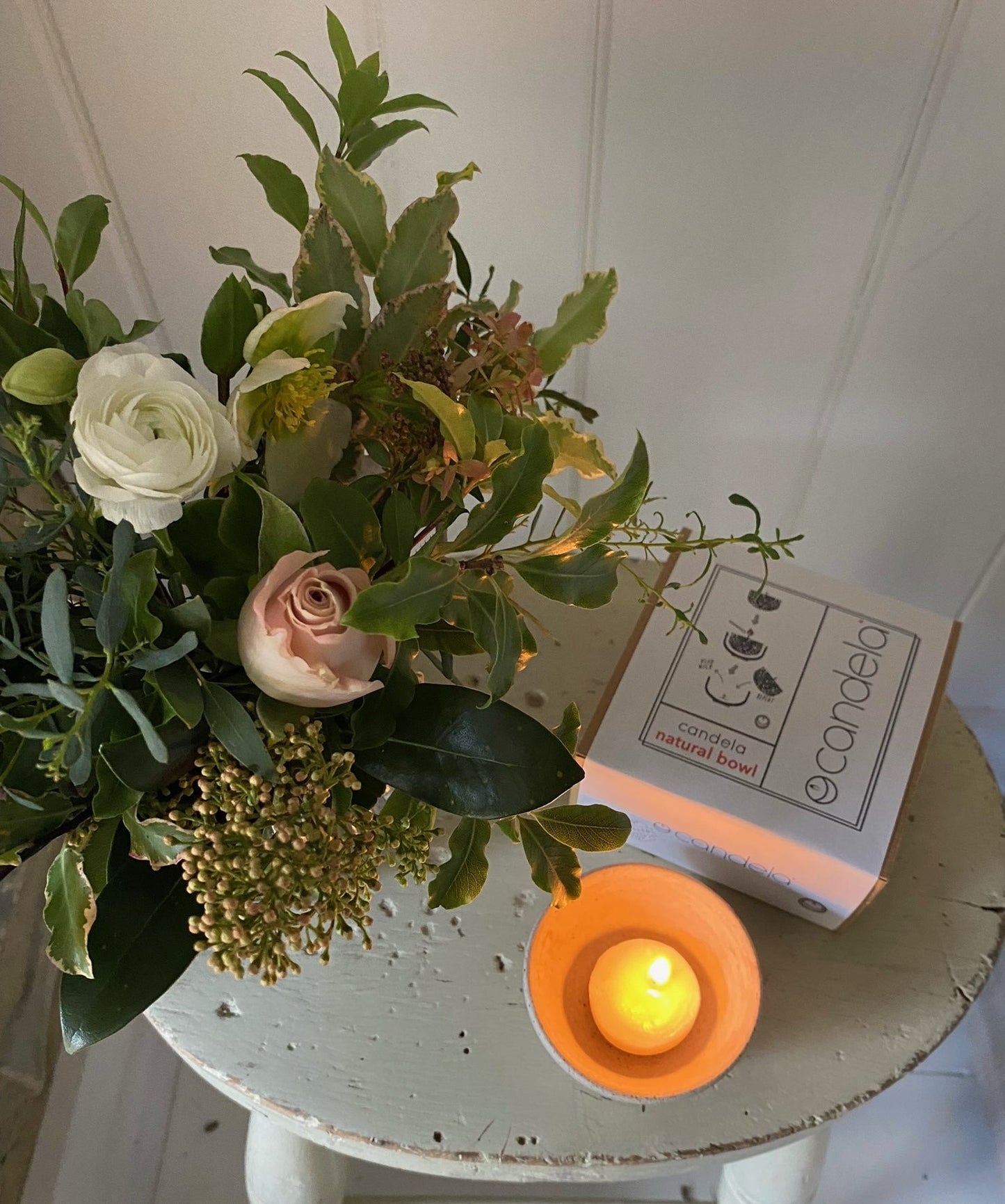 Candela Natural Bowl & eucalyptus scented mini wax melts - including a posy of seasonal flowers