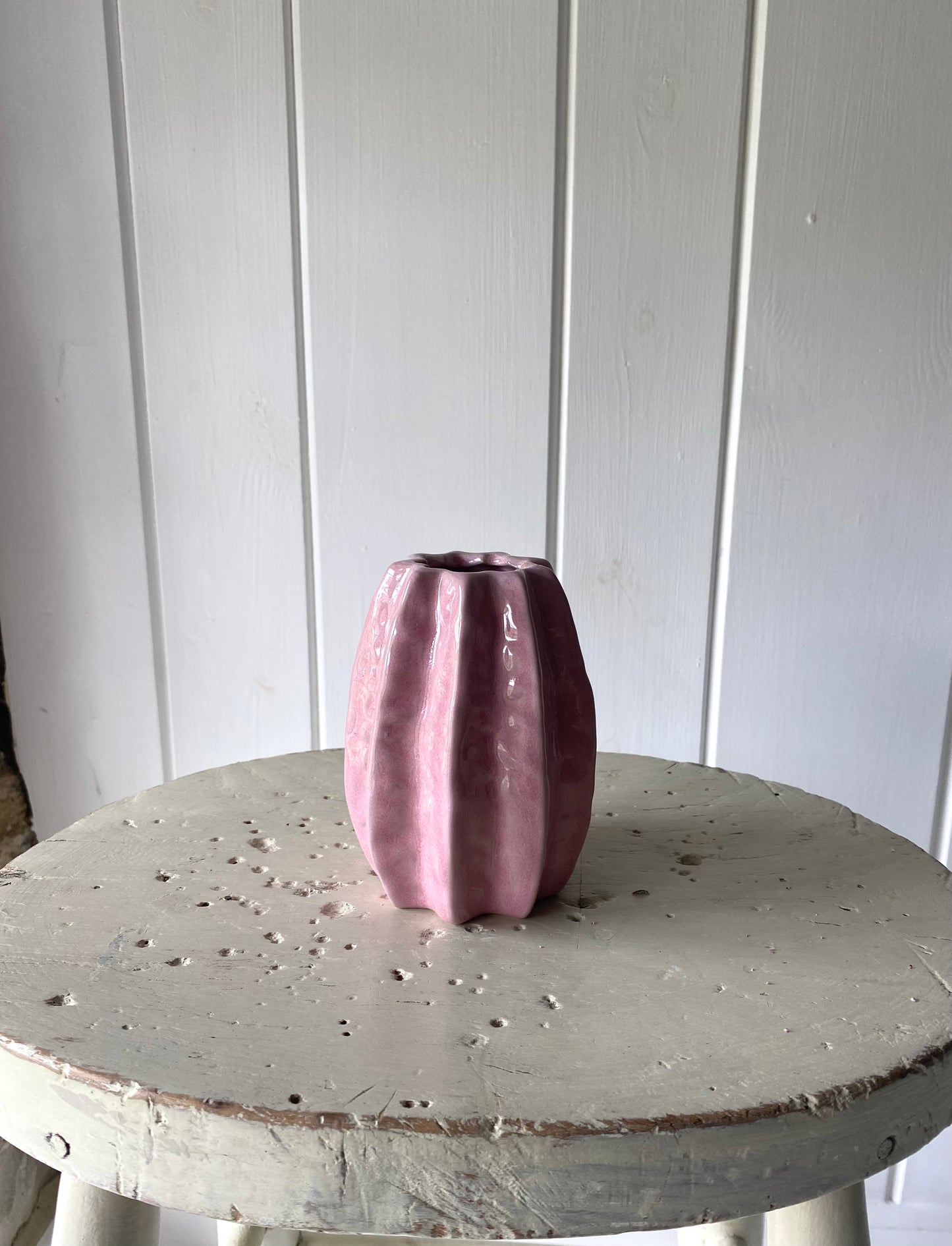 Textured Dusky Pink Ceramic Vase (approx 11cm) including posy of flowers