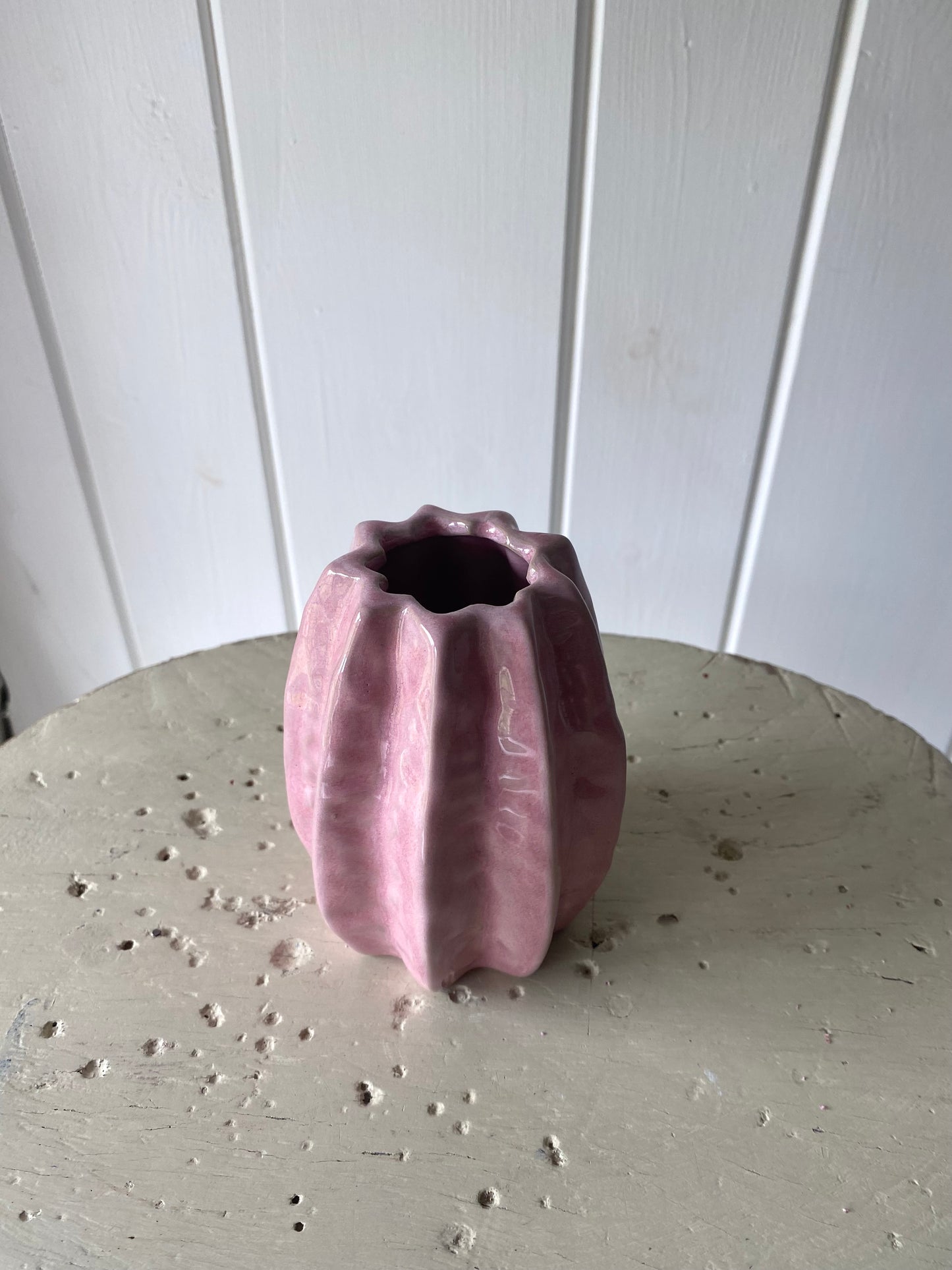 Textured Dusky Pink Ceramic Vase (approx 11cm) including posy of flowers